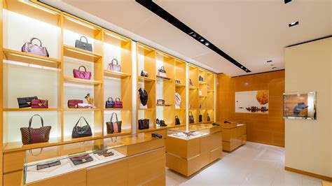 rome italy louis vuitton store|louis vuitton italy website.